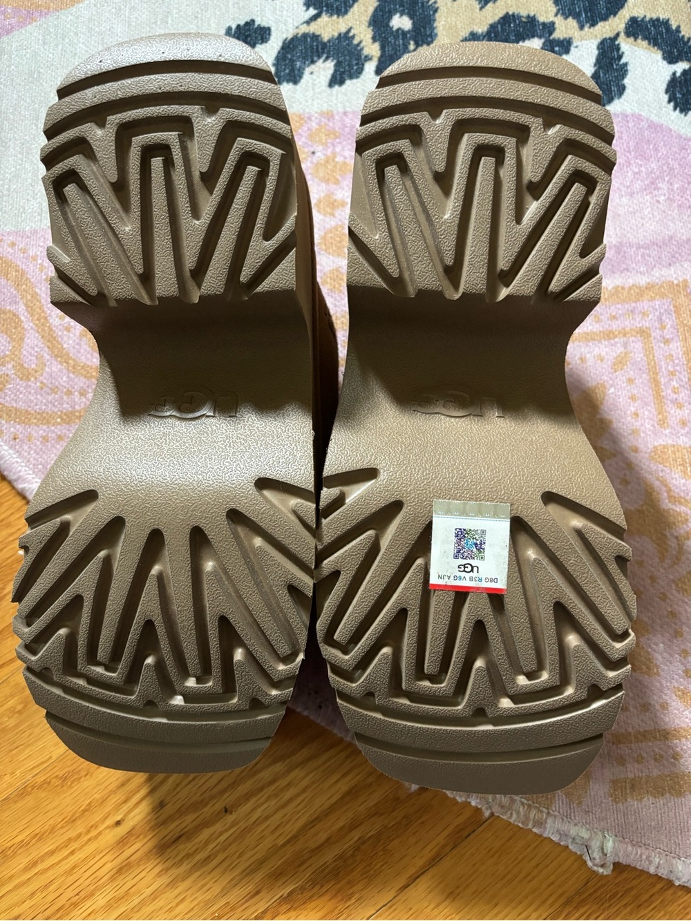 Ugg New Heights Slide - Picture 2 of 3